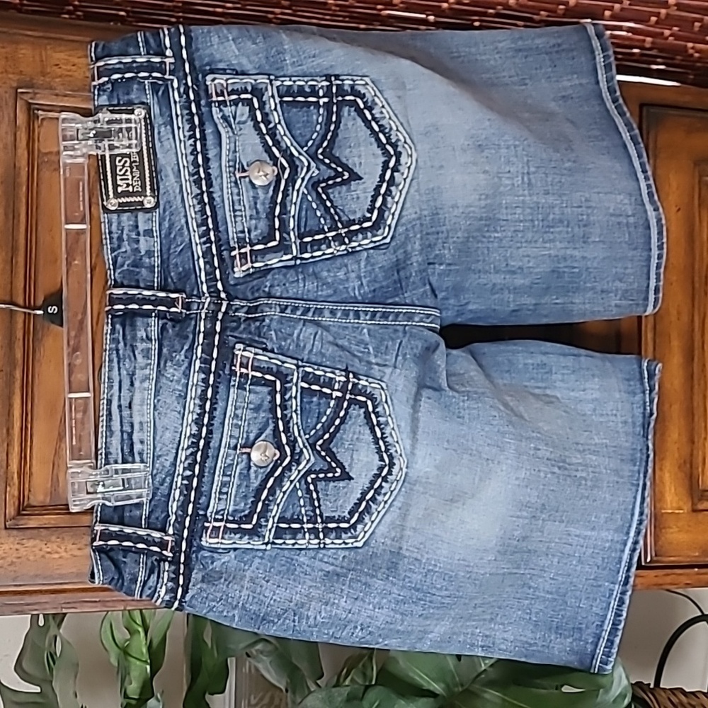Miss Me Easy Shorts Bermuda style Size 29